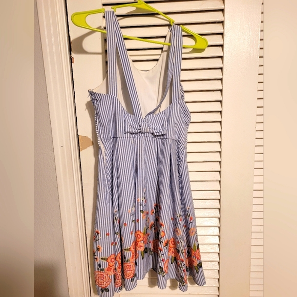 Dress - Picture 1 of 2